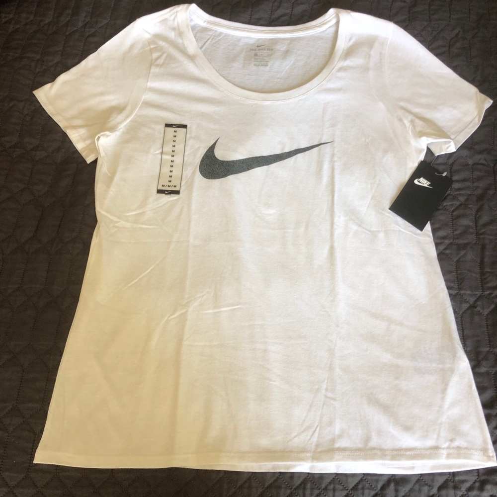 BNWT Women’s Nike Tee